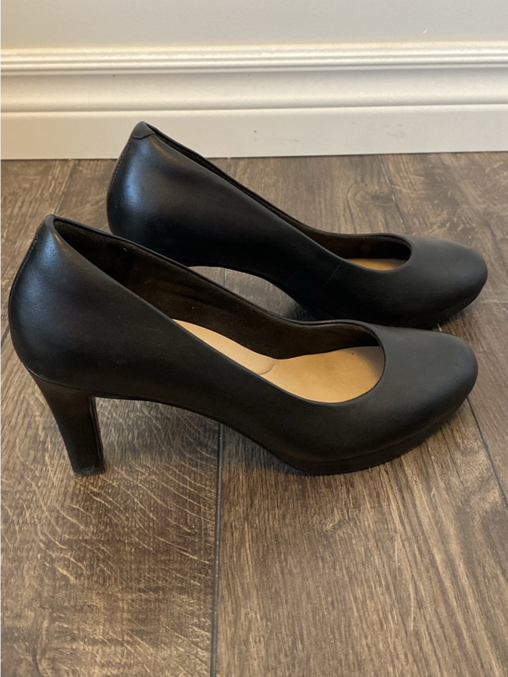 Clarks Black Classic Heel Pump - Picture 4 of 4